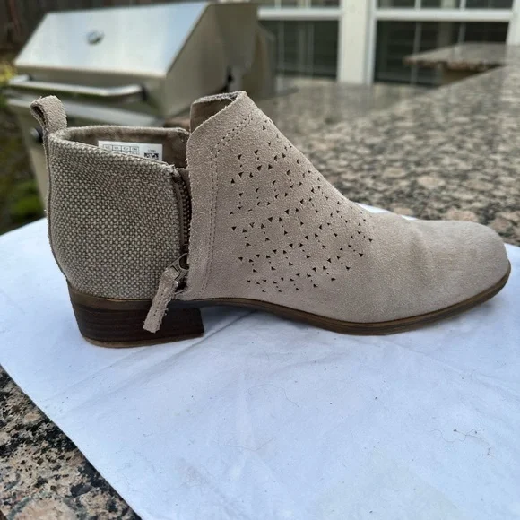 Tom’s Grey Suede Booties - Picture 10 of 14